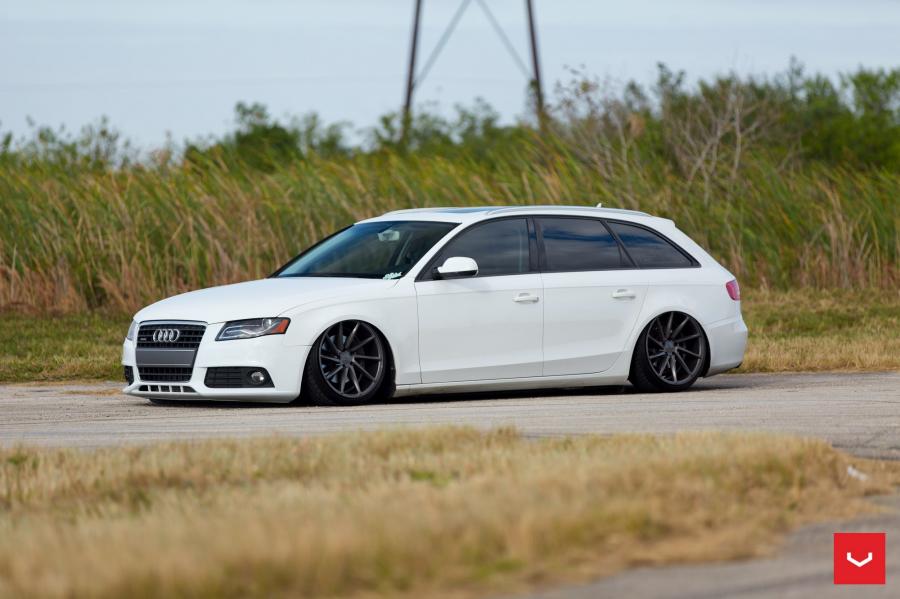  Audi A4 Avant 2.0T on Vossen Wheels (CVT) 2016 года  (фото 21 из 24)